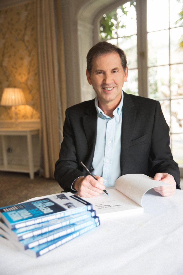 THE 9 TO 5 STORY Brad signing books
